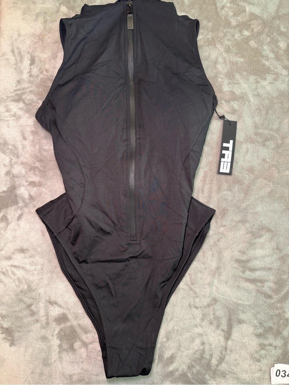Ta3 Hi Cut Sleeveless Surfy- Medium Short - Picture 2 of 5